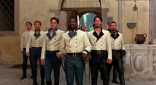 11. Кто из действующих лиц в комедии "Много шума из ничего" устроил прием дона Педро и остальных?