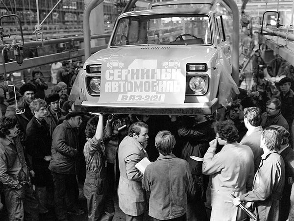 15. Автомобиль ВАЗ-2121 "Нива"