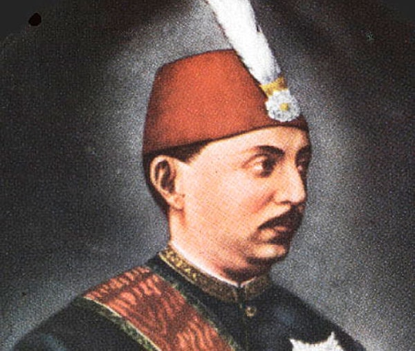 Annesinin sözlerine bakılırsa, eski padişah gün geçtikçe iyileşiyordu. Fakat 1878'de Ali Suavi'nin kendisini kaçırıp padişah yapma teşebbüsü II. Abdülhamid'in şüphelerine sebep oldu.