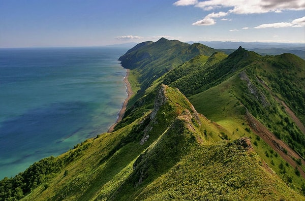 2. Назовите остров в России: