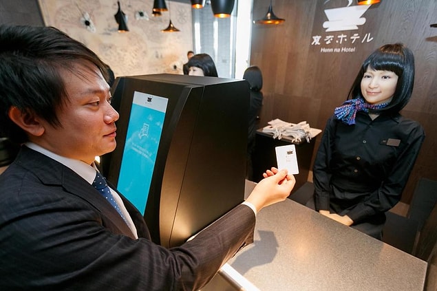 Google China'nın eski yöneticisi, AI robotlarının yaratıcı ve kavramsal olamayacaklarını, karmaşık stratejik planlama yapamayacaklarını ve hassas el ile kol koordinasyonu gerektiren işleri yapamayacaklarını söylüyor.