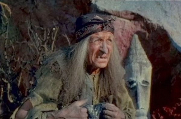 9. В этой сказке Георгий Милляр сыграл сразу трех персонажей: Бабу Ягу, Кощея Бессмертного и глухого пожарного.