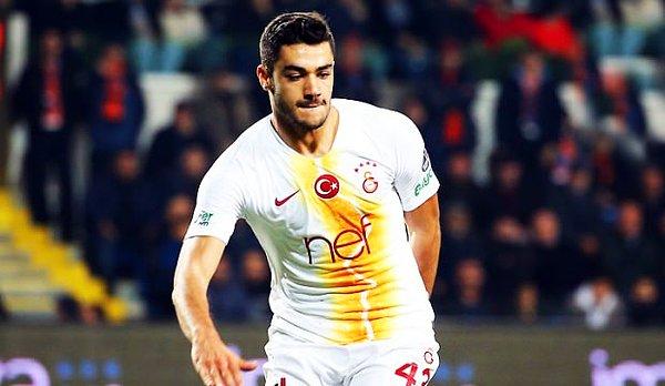 Bu nedenlerden dolayı bir ara futbolu bile bırakmayı düşünen genç oyuncu ertesi sene İstanbul'da fen lisesini kazandı ve Galatasaray'ın altyapısında yatılı olarak kalmaya başladı.