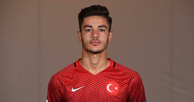 Türkiye U16, U17 ve U18 Milli takım formalarını giyen genç futbolcu defans ve stoper oynamasına rağmen Milli Takım formasıyla birçok gole de imzasını atmıştır. Ozan, 1.85'lik boyuyla hava toplarındaki başarılı performansı ile dikkat çekiyor.