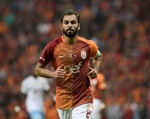 2009 yılında Trabzonspor forması giyen Selçuk İnan bugün Galatasaray formasını taşıyor.