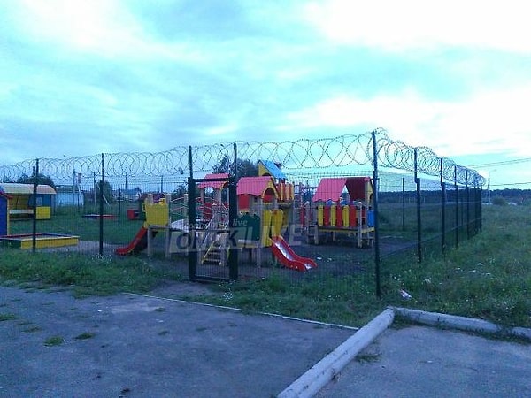 7. Обычная игровая площадка в России