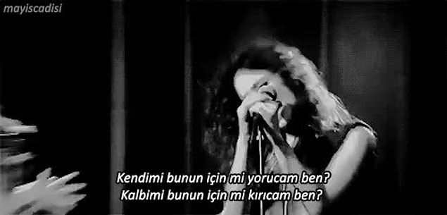 Nil Karaibrahimgil'in ''Seviyorum Sevmiyorum'' şarkısı televizyon ve radyolarda en çok çalınan şarkı olmuştu. Günümüzde ise alternatif müzik dinleme platformlarının da yaygınlaşmasıyla Türkçe Rap'in inanılmaz bir yükselişi var.
