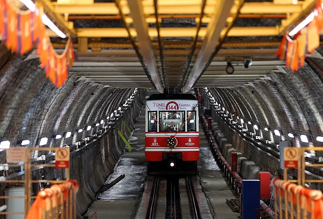Dünyanın İkinci Metrosu: Karaköy-Beyoğlu Tüneli 144. Yaş Gününü Kutluyor -  onedio.com