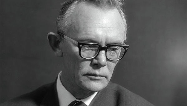 9. Кем работал Леонид Гайдай в Иркутском драматическом театре на заре своей карьеры?