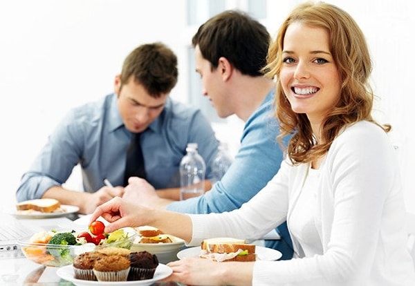 9. Как вы обычно обедаете на работе?