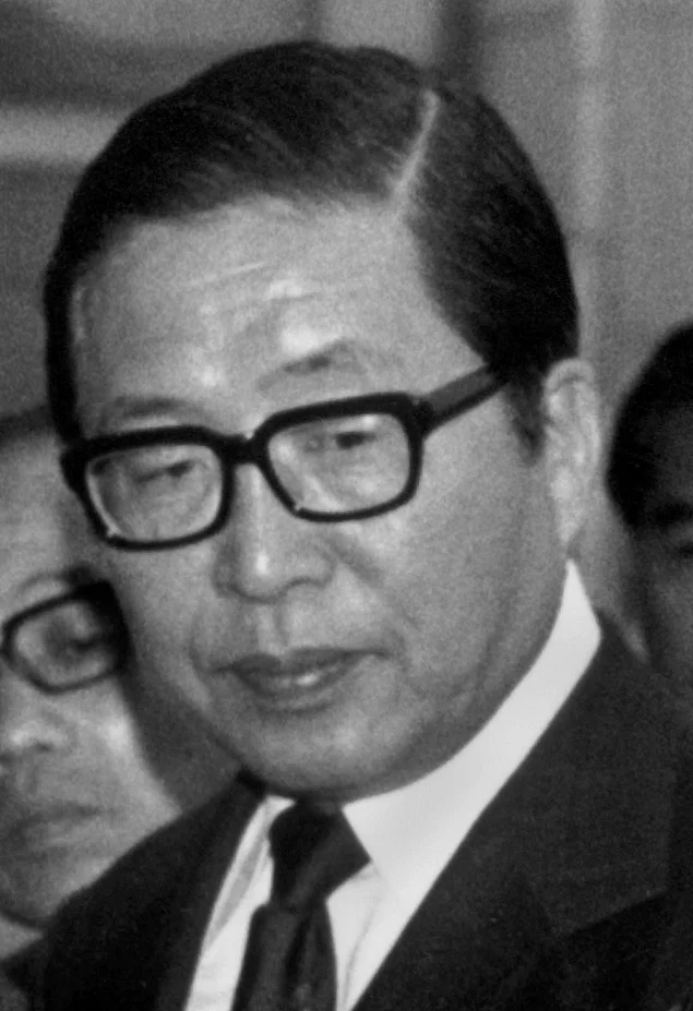 Japonya'nın eski Başbakanı Sosuke Uno, 1989 yılında bir geyşanın kendisiyle evlilik dışı ilişki yaşadığını ifşa etmesiyle istifa etmeye zorlandı.