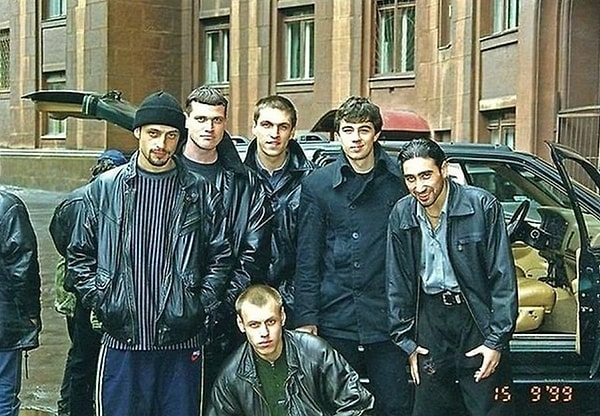 19. Сергей Бодров со съемочной группой фильма «Брат 2»