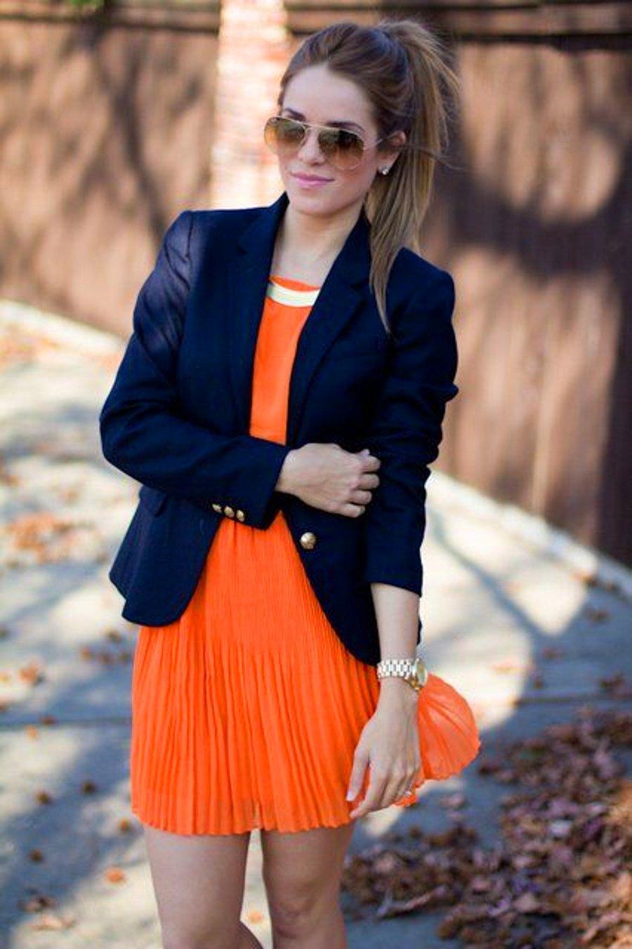 Образ с оранжевым платьем