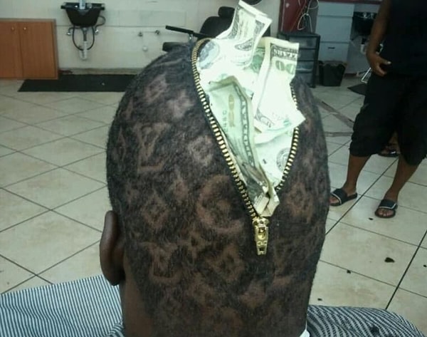 2. Голова - кошелек от Луи Виттона