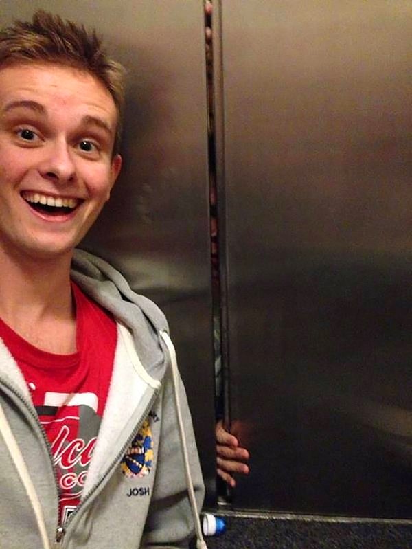11. Asansörde mi kaldın? Selfie çek!