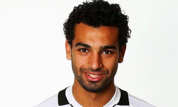 Kısa bir süre içerisinde dikkatleri çeken Salah, 19 yaşında Mısır Milli takımı'na seçildi.