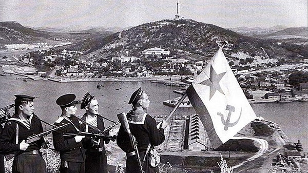 2. Несколько лет 2 сентября считался нерабочим днем. Что праздновали в этот день?