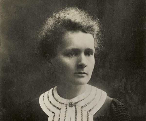 5. Нобелевскую премию в 1903 году Мария Кюри с супругом получили: