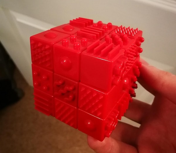 6. Кубик Рубика для слепых людей