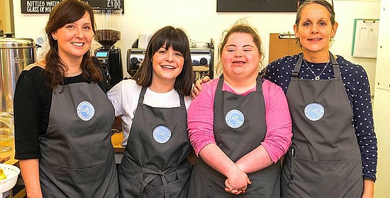 В Лондоне открылось кафе, которое помогает людям с синдромом Дауна найти работу