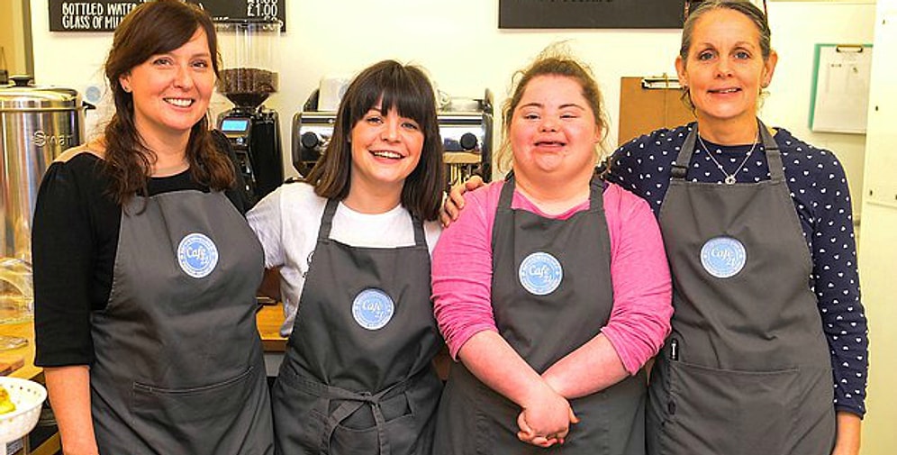 В Лондоне открылось кафе, которое помогает людям с синдромом Дауна найти работу