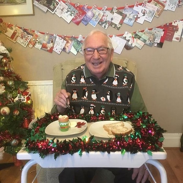 13. Дэвид Сирил призывает людей быть позитивными и добрыми, что действительно находит отклик в сердцах людей и дарит веру в то, что нет ничего невозможного, даже если вам целых 86 лет! 🤓