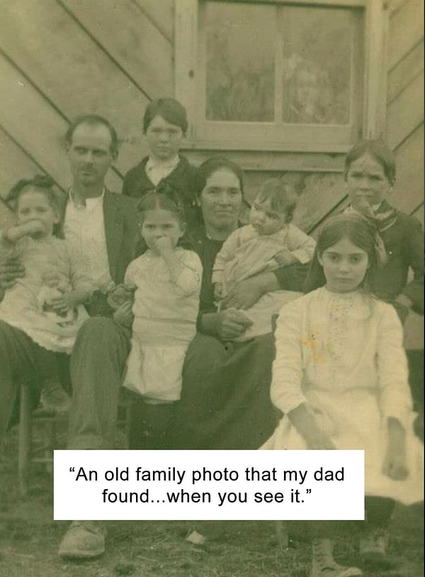 6. Милое семейное фото. Гляньте в окошко!