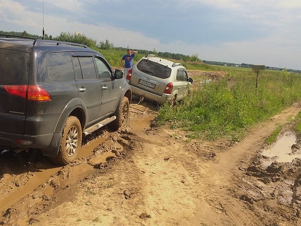 10. Навигатор утверждал, что здесь есть дорога