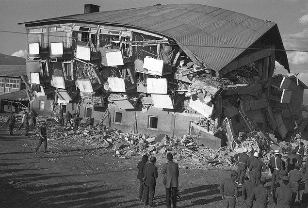 1944: Bolu-Gerede depremi.