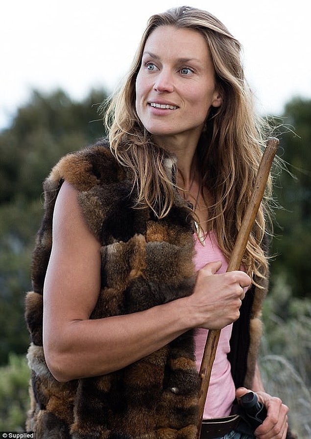 Miriam Lancewood ve eşi Peter son sekiz yıldır Yeni Zelanda'nın el değmemiş doğasında yaşıyor.