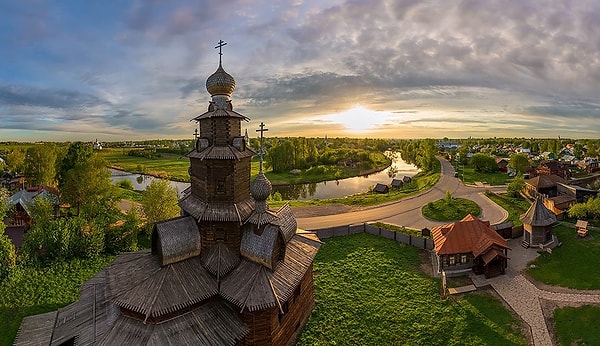 9. Укажите последовательность полосок на флаге РФ: