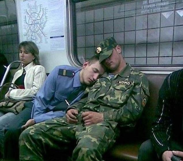 2. The best place to sleep is a reliable shoulder.