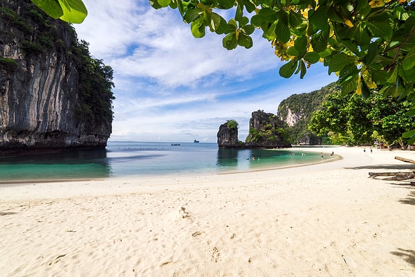 1. Куда вы бы поехали прямо сейчас?