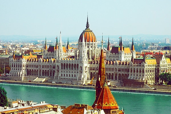 4. Основная денежная единица Венгрии - это...