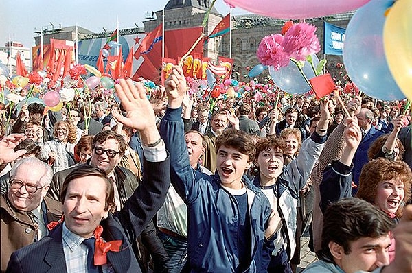 11. Как заканчивается фраза: "Партия у нас одна, а стучать надо . . . !"