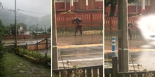 Yolda Biriken Yağmur Sularından Tüm İmkanlarıyla Kaçmaya Çalışan Çocuğu Baştan Aşağıya Islatan Dayaklık Şoför!