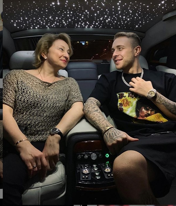 11. Егор Крид с мамой