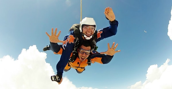 6. Вы когда-нибудь прыгали с парашютом?