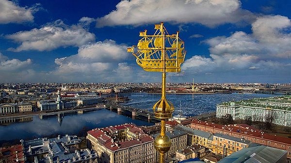 "Адмиралтейская игла и Невской лавры купола"