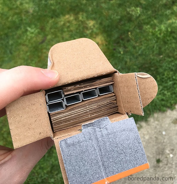 10. Это коробка со скобами или коробка с картоном?!