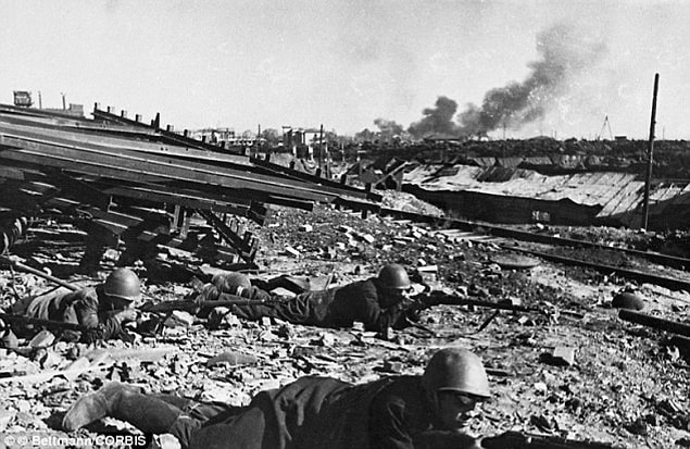 9. Stalingard Muharebesi sırasında bir öğleden sonra, bir tren istasyonu Almanlar ve Sovyetler arasında toplam 14 kez el değiştirmiştir.