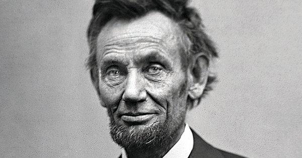 14. Suikastinden önceki gece Abraham Lincoln, Gizli Servis'in var olmasını sağlayan imzayı atmıştır.