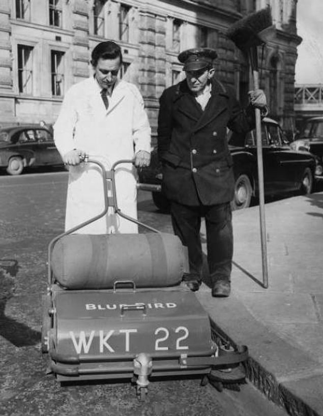 9. Sokak süpürme makinesi (1956)