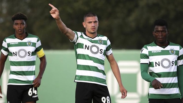 Merih, güçlü altyapısıyla bilinen Sporting Lizbon'u seçti. Portekiz İkinci Ligi'nde mücadele eden Sporting Lizbon B takımında şans bularak yeşil-beyazlı kariyerine başlayan Merih buradaki performansıyla da beğeni topladı.