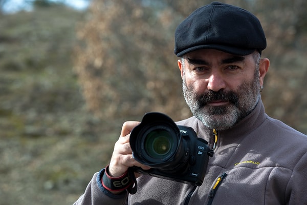 Biz de Gökhan Yolcu'yu yürekten kutluyor ve sizleri; üyesi bulunduğu ENFOD (Engelsiz Fotoğraf Derneği) bünyesinde, zihinsel engelli çocuklarla yaptığı çalışmalardan biri olan Malatya Arapgir'de çocukların çektiği fotoğraflarla sizi başbaşa bırakıyoruz...