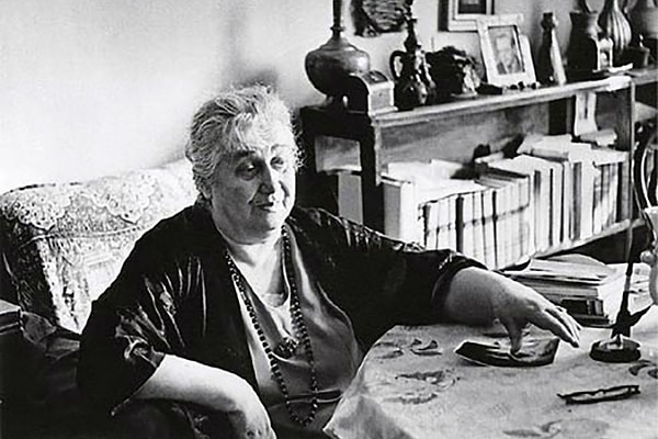 10. Вспомните имя этой знаменитой поэтессы.