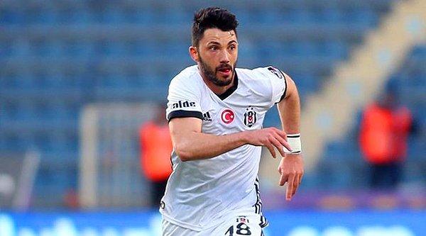 2014-2015 sezonunun devre arasında Beşiktaş'a transfer olan Tolgay, mücadeleci oyunuyla taraftarın sevgisini kazanmıştı.
