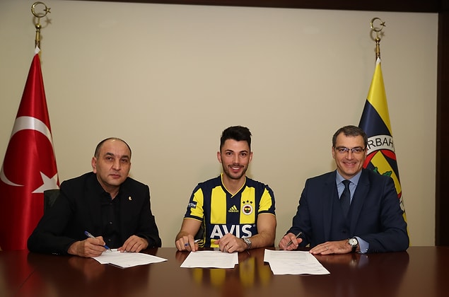 Beşiktaş ile yollarını ayıran Tolgay, Fenerbahçe ile sözleşme imzaladı.