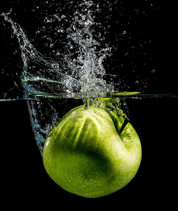 2. Как называется сила, которая заставляет предметы, лишенные опоры, падать на землю?