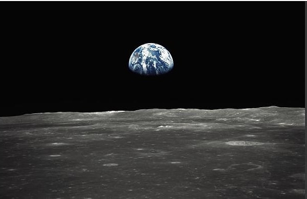 12. Как Луна влияет на деятельность океанов на Земле?